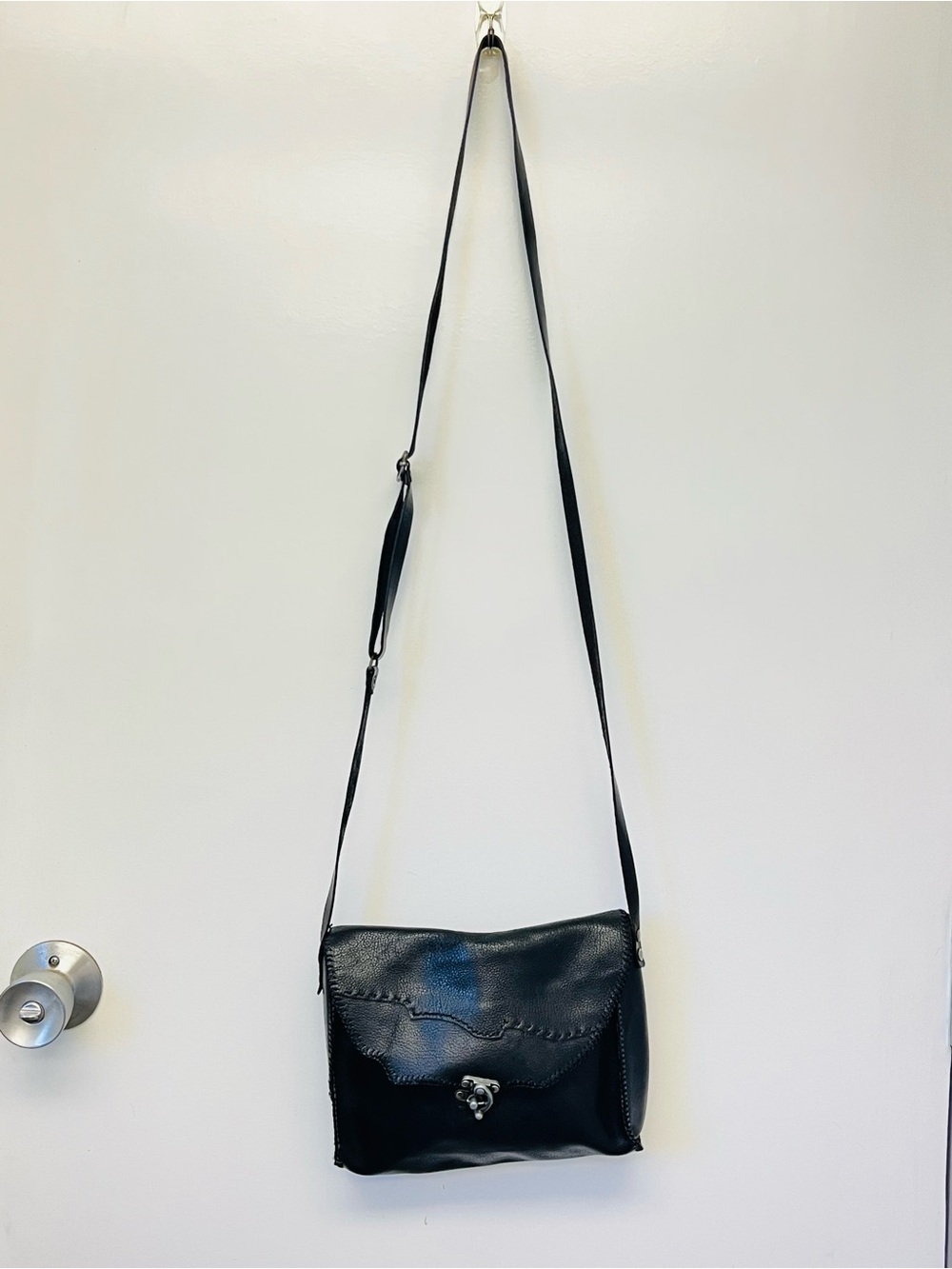 ❌SOLD❌Black Leather Whipstitch Crossbody Bag - Picture 6 of 6